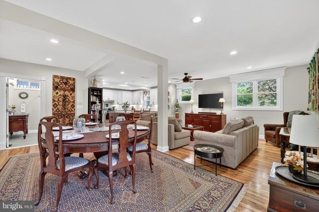 805 N QUAKER LN, Alexandria, VA 22302