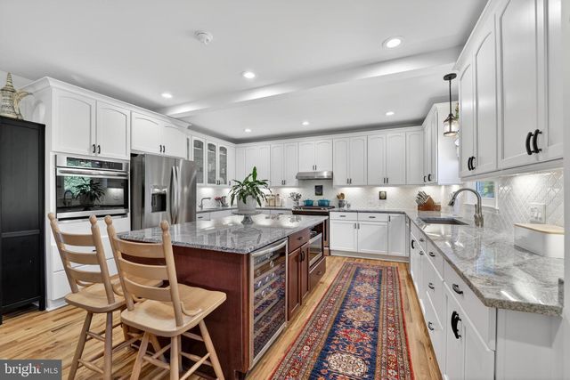 805 N QUAKER LN, Alexandria, VA 22302
