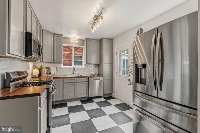 8232 EASTERN AVE NW, Washington, DC 20012