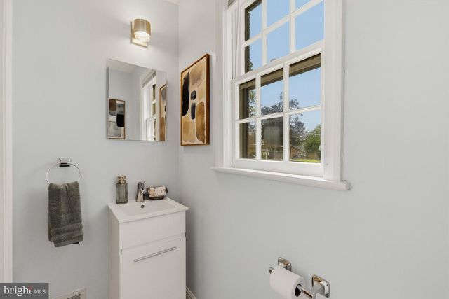 8232 EASTERN AVE NW, Washington, DC 20012
