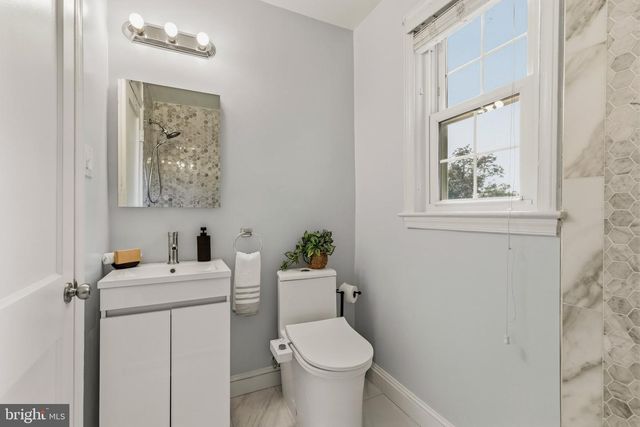8232 EASTERN AVE NW, Washington, DC 20012