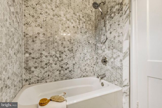 8232 EASTERN AVE NW, Washington, DC 20012