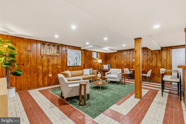 8232 EASTERN AVE NW, Washington, DC 20012