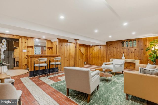 8232 EASTERN AVE NW, Washington, DC 20012