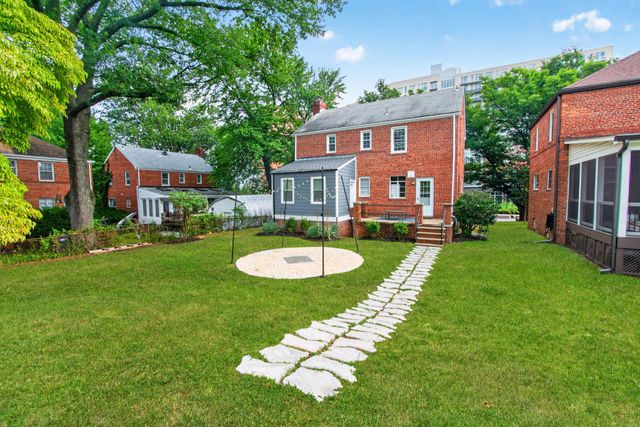 8232 EASTERN AVE NW, Washington, DC 20012