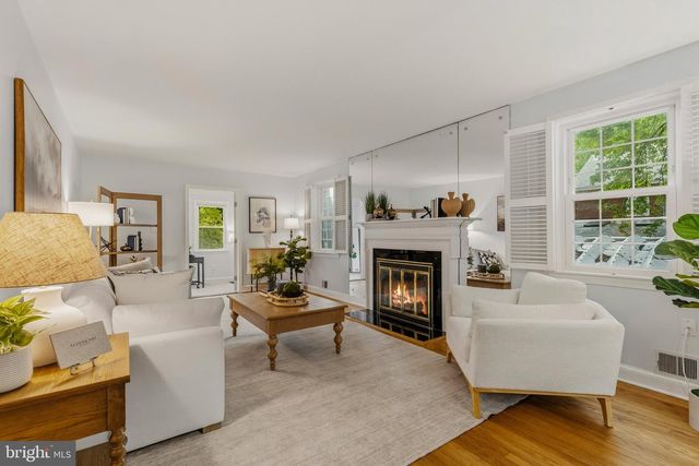 8232 EASTERN AVE NW, Washington, DC 20012