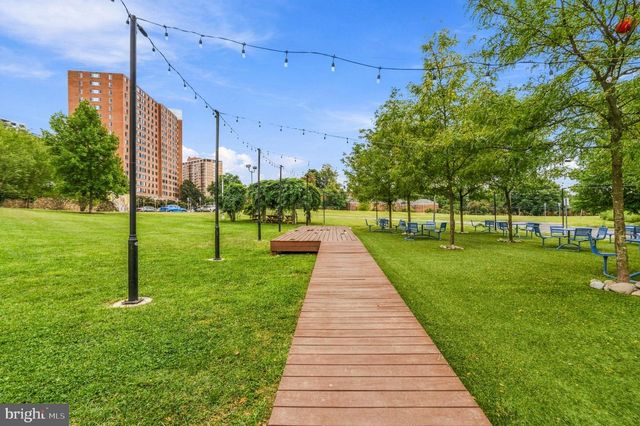 8232 EASTERN AVE NW, Washington, DC 20012