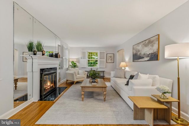 8232 EASTERN AVE NW, Washington, DC 20012