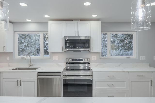 1185 LAKE DRIVE, North Pole, AK 99705