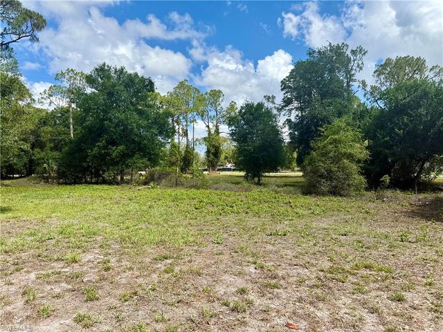 8270 Ebson DR, North Fort Myers, FL 33917