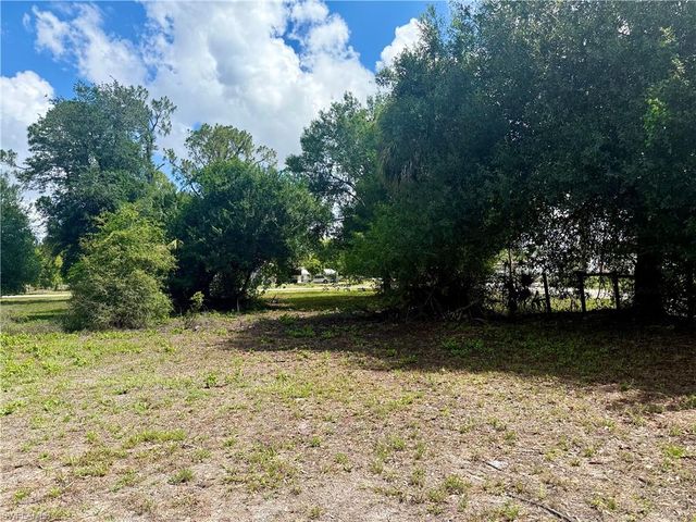 8270 Ebson DR, North Fort Myers, FL 33917