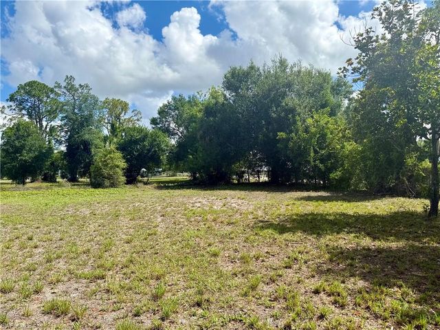 8270 Ebson DR, North Fort Myers, FL 33917