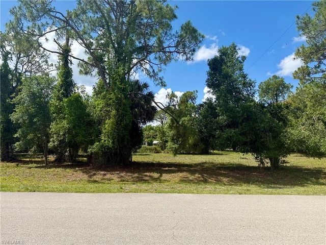 8270 Ebson DR, North Fort Myers, FL 33917