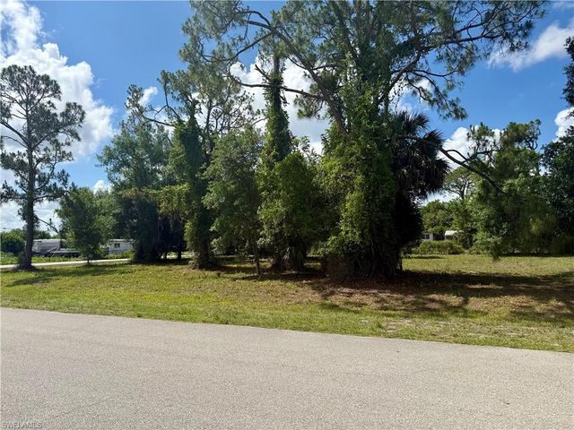 8270 Ebson DR, North Fort Myers, FL 33917