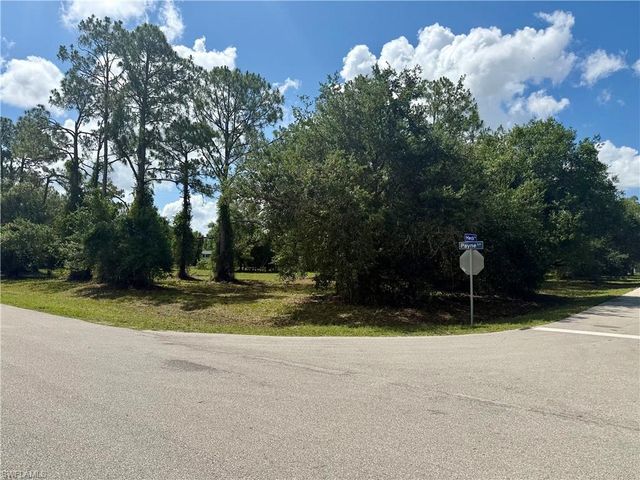 8270 Ebson DR, North Fort Myers, FL 33917