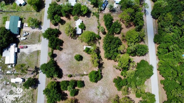 8270 Ebson DR, North Fort Myers, FL 33917