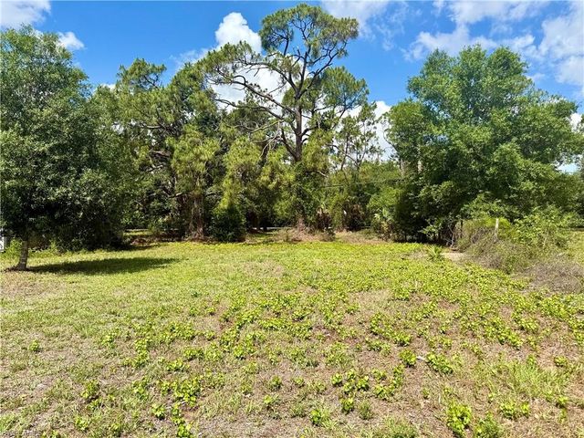 8270 Ebson DR, North Fort Myers, FL 33917