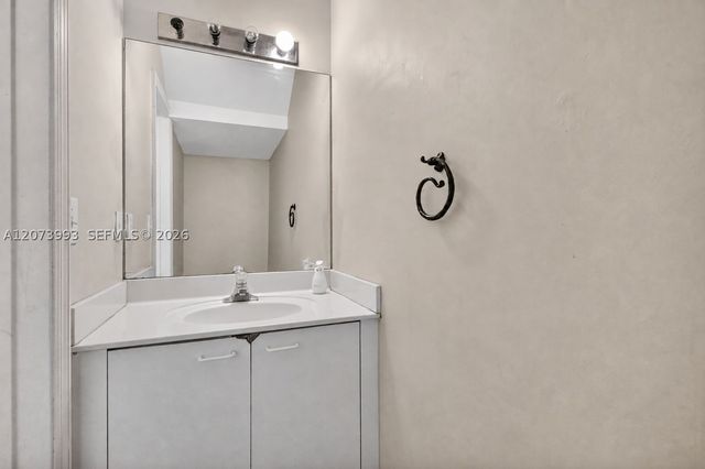 253 NE 211th Ter, Miami, FL 33179