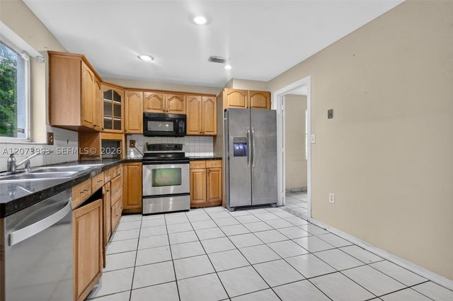 253 NE 211th Ter, Miami, FL 33179