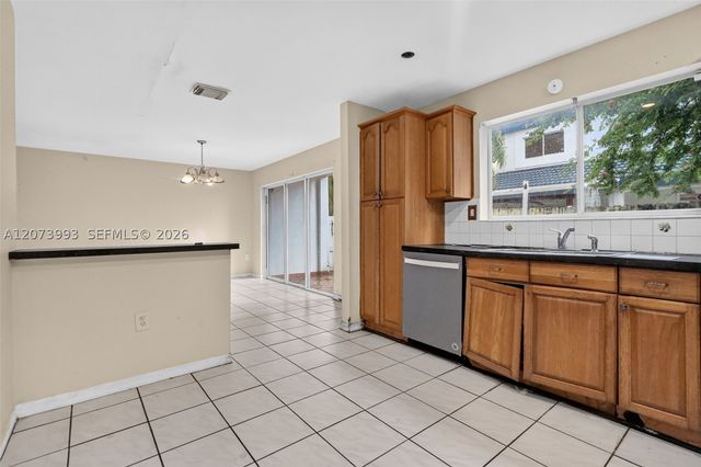 253 NE 211th Ter, Miami, FL 33179