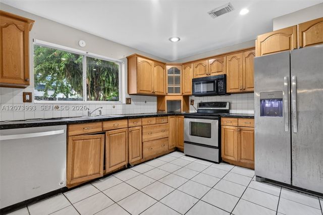 253 NE 211th Ter, Miami, FL 33179