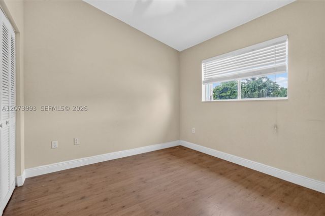 253 NE 211th Ter, Miami, FL 33179