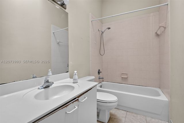 253 NE 211th Ter, Miami, FL 33179