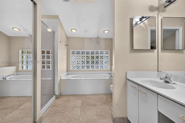 253 NE 211th Ter, Miami, FL 33179