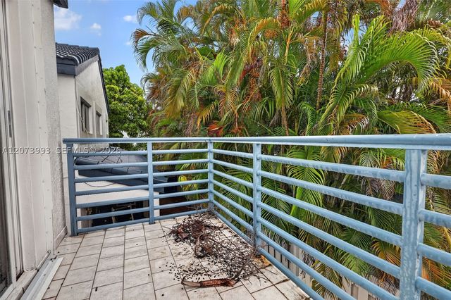 253 NE 211th Ter, Miami, FL 33179
