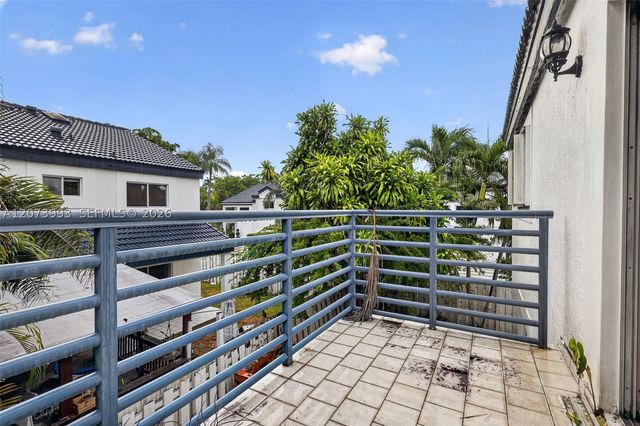253 NE 211th Ter, Miami, FL 33179