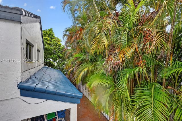 253 NE 211th Ter, Miami, FL 33179