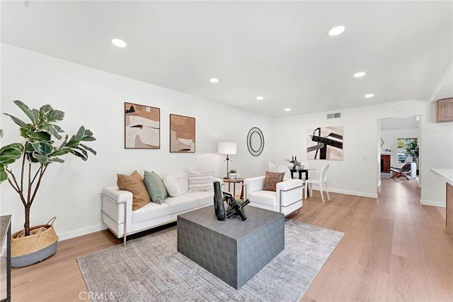 15 Snowapple, Irvine, CA 92614
