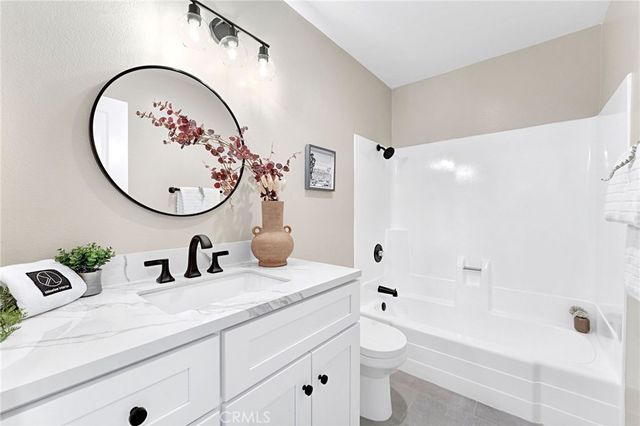15 Snowapple, Irvine, CA 92614