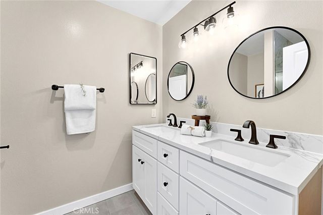 15 Snowapple, Irvine, CA 92614