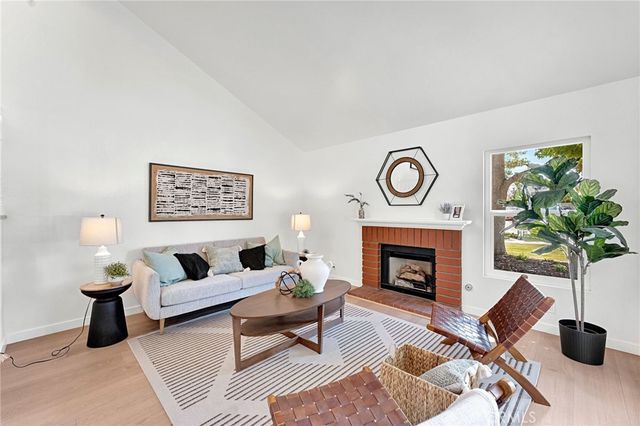 15 Snowapple, Irvine, CA 92614