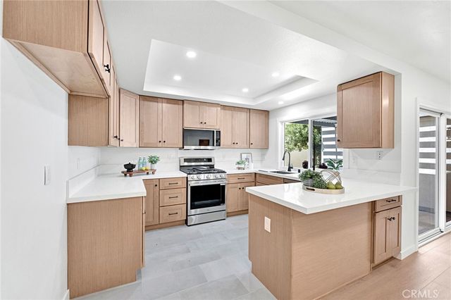 15 Snowapple, Irvine, CA 92614