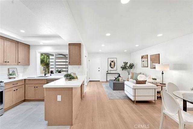 15 Snowapple, Irvine, CA 92614