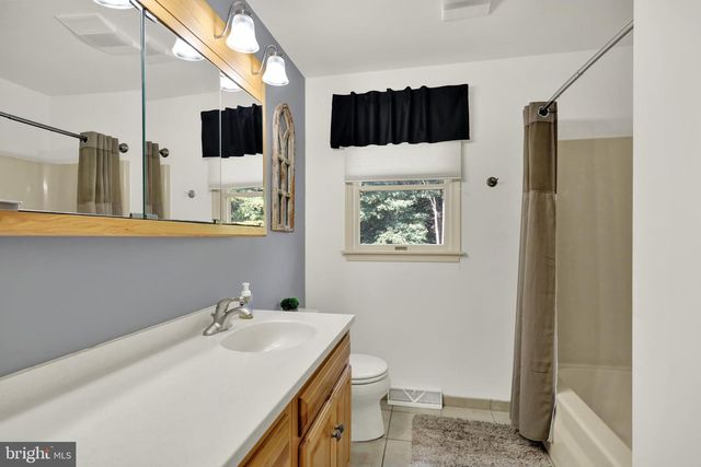 237 NEW CASTLE DR, Reading, PA 19607