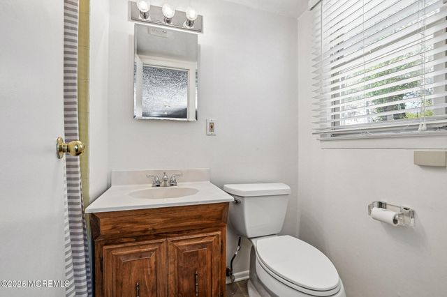 40 Stratford Drive, Manalapan, NJ 07726
