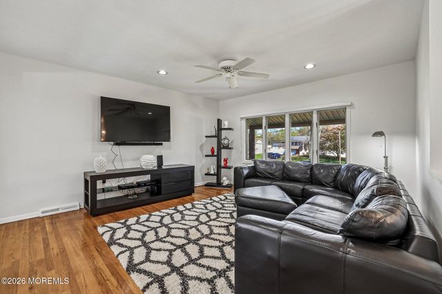 40 Stratford Drive, Manalapan, NJ 07726