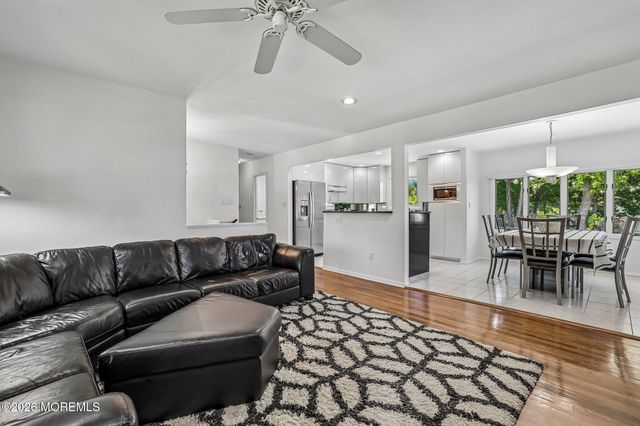 40 Stratford Drive, Manalapan, NJ 07726