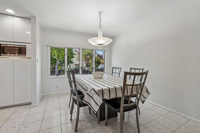 40 Stratford Drive, Manalapan, NJ 07726