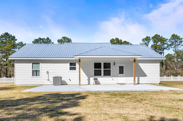 26400 Ponchatoula Dr, Springfield, LA 70462
