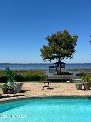 2770 Bella Coola Road, Lake Waccamaw, NC 28450