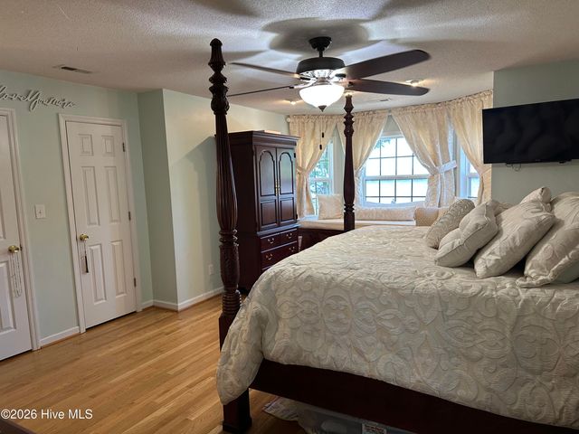 2770 Bella Coola Road, Lake Waccamaw, NC 28450