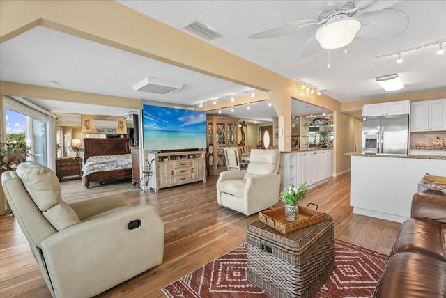 33 N STARBOARD DRIVE, Venice, FL 34285