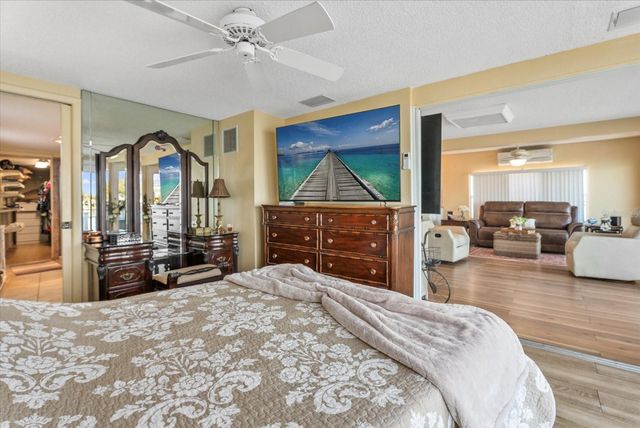 33 N STARBOARD DRIVE, Venice, FL 34285