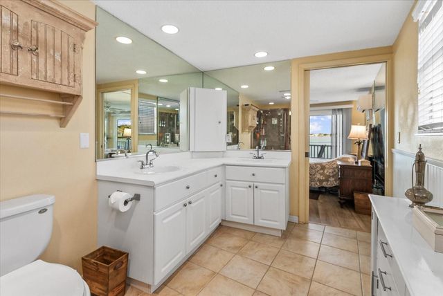 33 N STARBOARD DRIVE, Venice, FL 34285