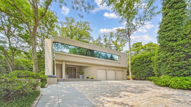 7 Folie Court, Manhasset, NY 11030