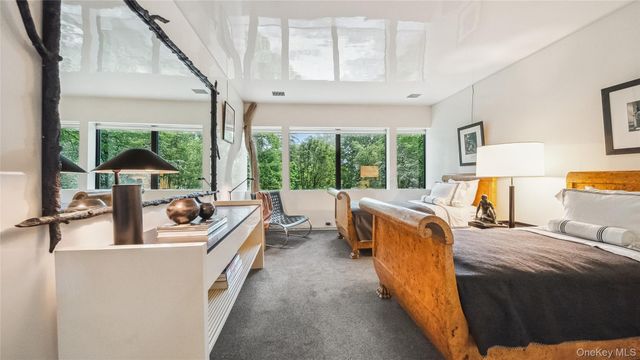 7 Folie Court, Manhasset, NY 11030